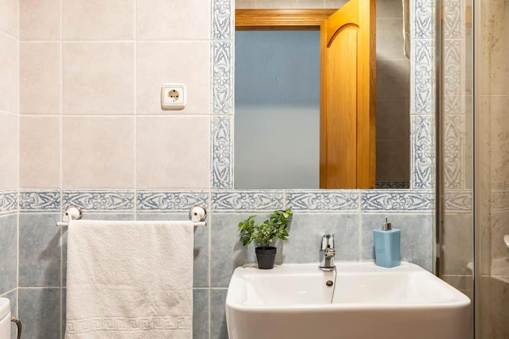 Amplio Piso Para Disfrutar Del Centro De Malaga Con Parking Gratuito Exterior foto